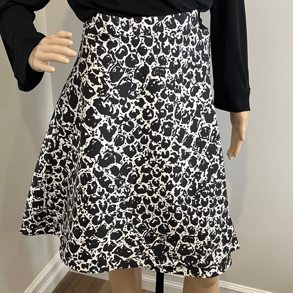 Diane Von Furstenberg - Like New Black and White Patterned Midi dress - Picture 3 of 16